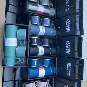 Double layer vacuum  Flask with extra 2 cups.